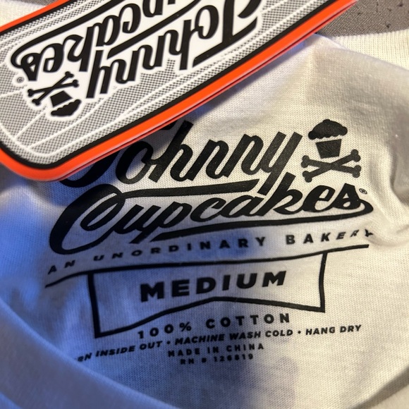 Johnny cupcakes Boston B tshirt - Picture 2 of 2